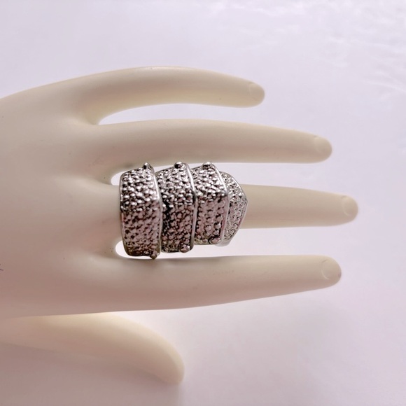 Armor Shield Knuckle Finger Ring in Silver - Picture 4 of 11